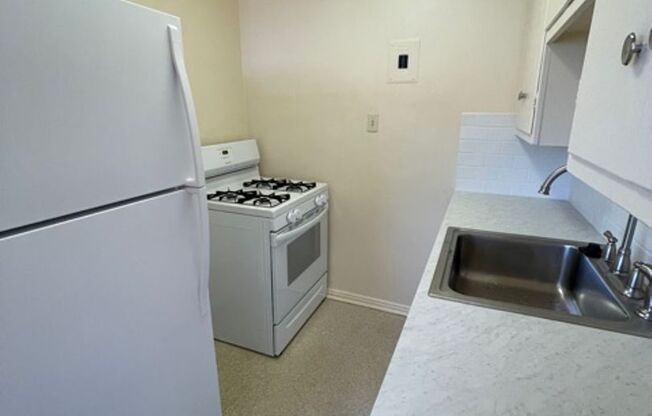 2 beds, 1 bath, 800 sqft, $1,450, Unit 302