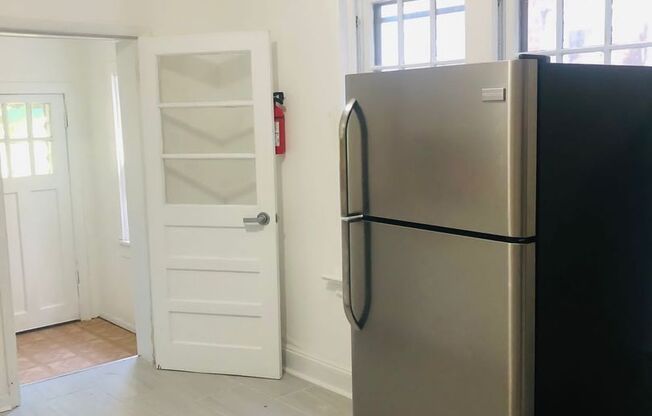 4 beds 1 bath amazing location