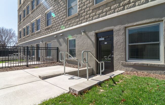 1 bed, 1 bath, 811 sqft, $1,310, Unit 907-102