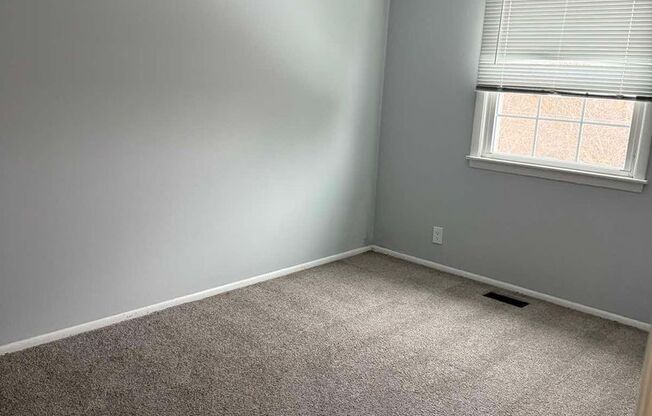 3 beds, 1 bath, 1,000 sqft, $1,750, Unit 135HS