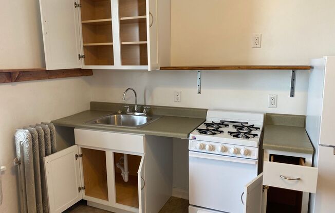 Studio, 1 bath, 180 sqft, $785, Unit 107