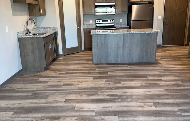 2 beds, 1 bath, 929 sqft, $1,525, Unit 321