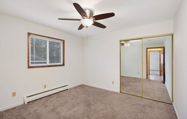 2 beds, 1 bath, $1,300, Unit 11