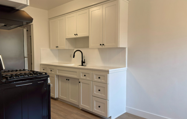 Coming Soon! Newly Renovated 1-Bedroom Upper Unit in Alamitos Beach