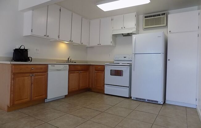 Spacious 2BD/1BA Apartment in Azalea Park neighborhood in City Heights