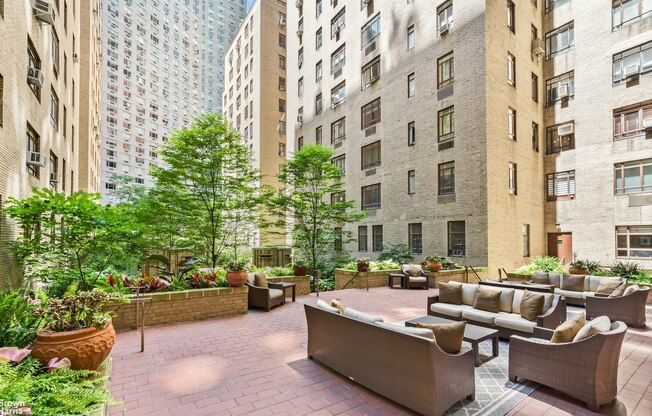 1 bed, 1.5 baths, 941 sqft, $8,500, Unit 9F