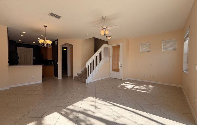 Bright & Spacious 3BR End-Unit Townhome in Serene Cranes Creek | Goldenrod – East Orlando