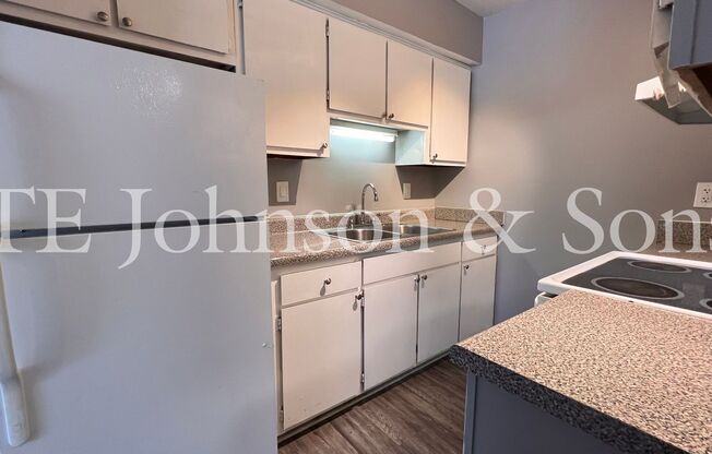 2 beds, 1 bath, $830, Unit 1395 HILLSIDE GARDEN-1395 H