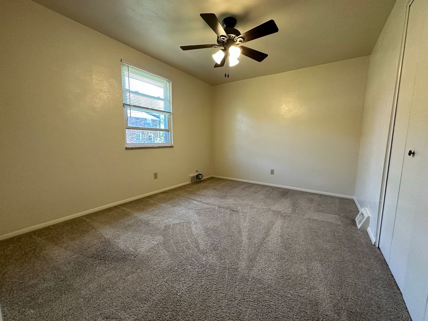 Tremendous Townhome in Plum with a Huge Primary Bedroom! Back Patio and Yard! CALL TODAY!