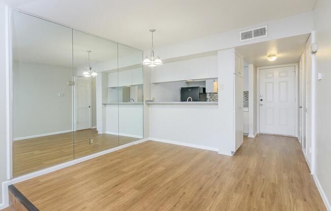1 bed, 1 bath, 970 sqft, $1,421