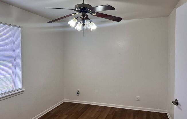 3 beds, 1 bath, $950