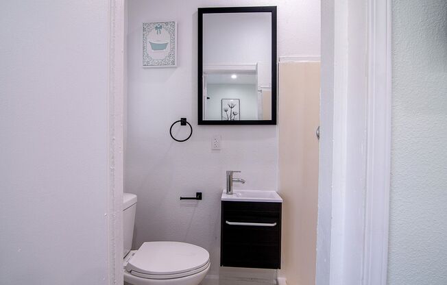 Studio, 1 bath, 141 sqft, $1,095.42, Unit 08