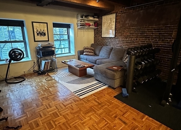 120 Commercial St Apt 4-2