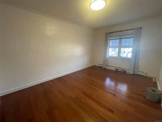 3 beds, 1 bath, 1,000 sqft, $2,800