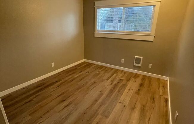 1 bed, 1 bath, 415 sqft, $1,395, Unit 32