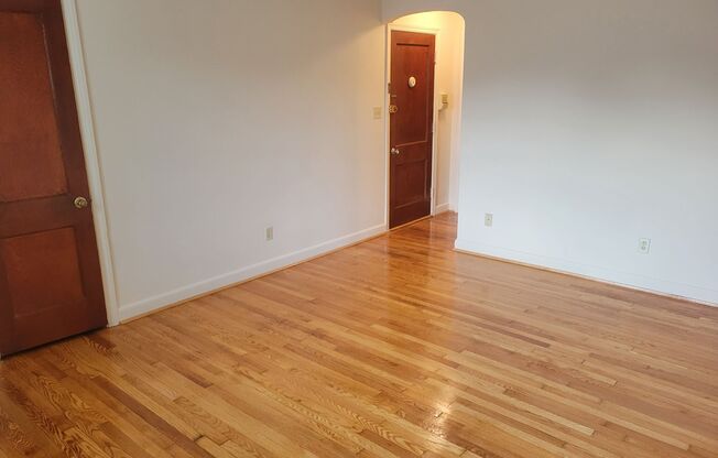 Renovated One Bedroom Garden Apartments Less Than a Mile to Clarendon Metro!