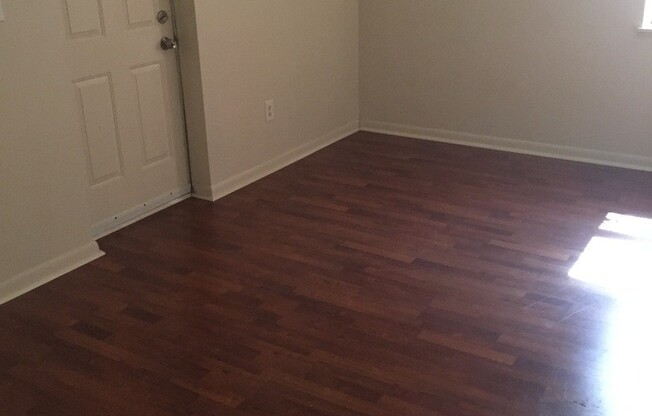 2 beds, 1 bath, $1,295