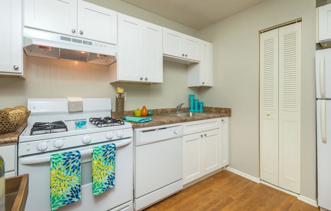 Electric Range In Kitchen at The Pointe at Midtown, Raleigh, North Carolina