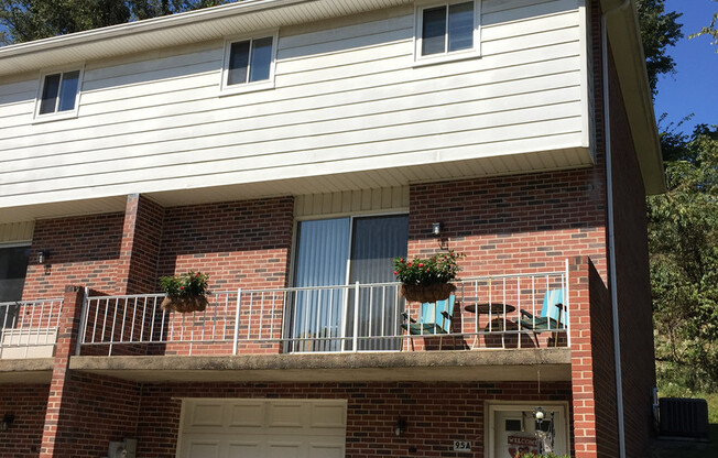2 Bedroom Shaler Townhouse with Garage