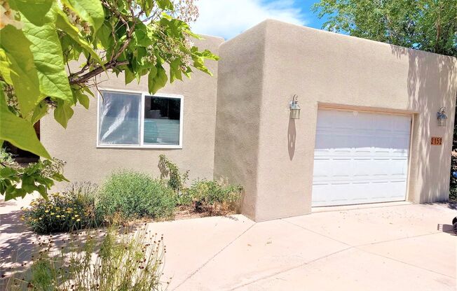 CHARMING HOME LOCATED IN THE BEAUTIFUL CITY OF SANTA FE | Showings Available NOW! HUGE price drop!!