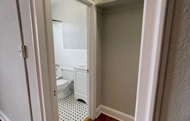 Studio, 1 bath, 340 sqft, $1,771, Unit 505