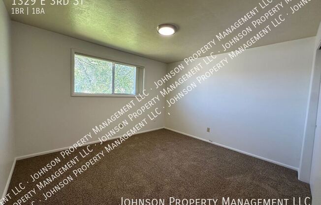1329 E 3 ST