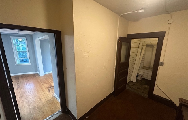 3 beds, 1 bath, 1,300 sqft, $2,000, Unit 3