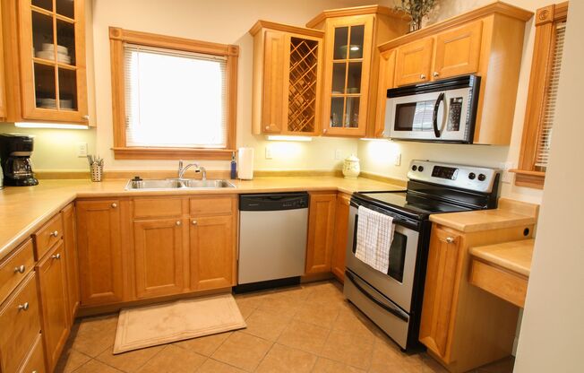 3 beds, 3 baths, 2,000 sqft, $2,850