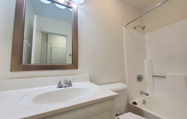 2 beds, 2 baths, 930 sqft, $1,825, Unit 32