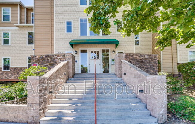 604 S FAIR OAKS AVE