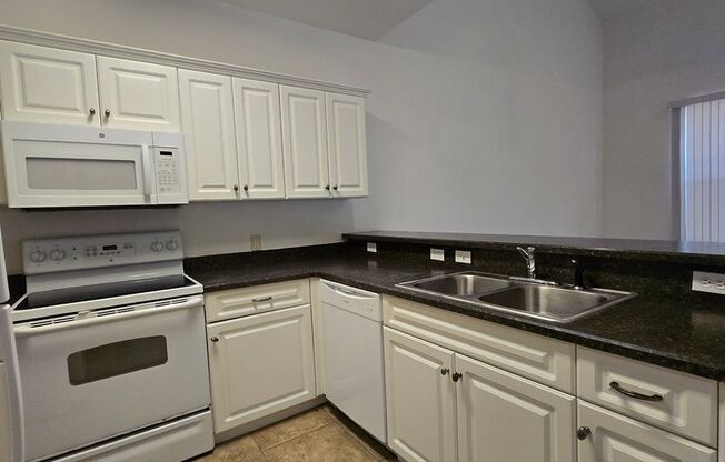 2 beds, 2 baths, $1,560, Unit UNIT 2