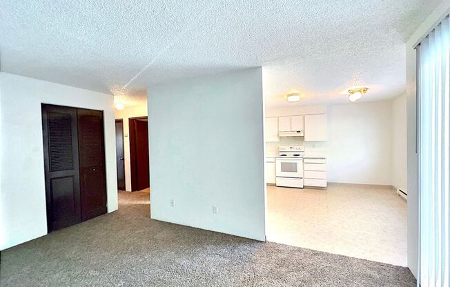 1 bed, 1 bath, 655 sqft, $1,128, Unit E31