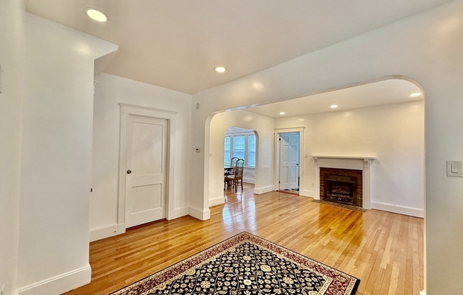 107 E ELM AVE