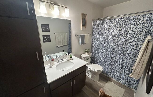 2 beds, 1 bath, $1,395, Unit 123
