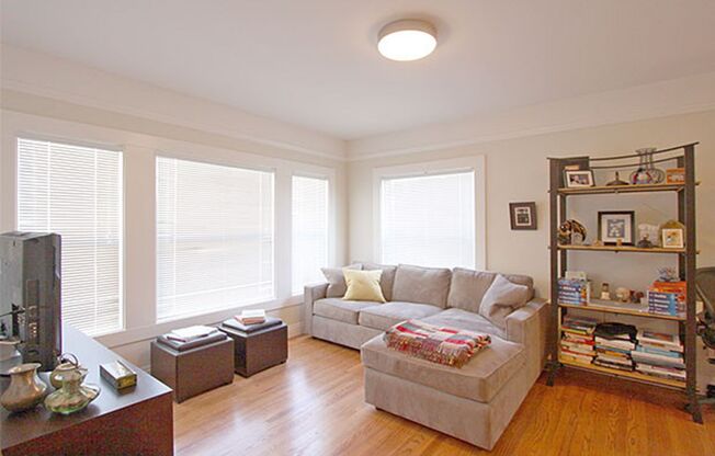 OPEN HOUSE: Sunday (6/8) 12:00pm-12:30pm. Spacious 1BR/1BA apartment with private entrance, Shared yard/Laundry(9 Whitney Street)