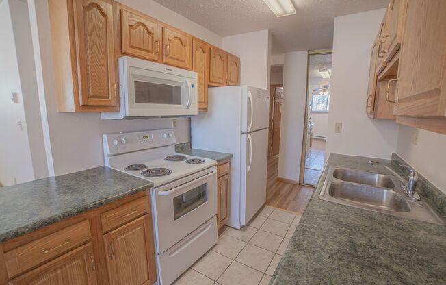2 beds, 1 bath, 850 sqft, $750, Unit 2502-106