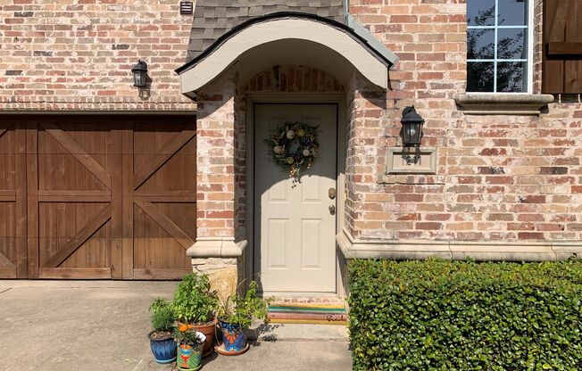 Adorable townhouse in the heart of Coppell!