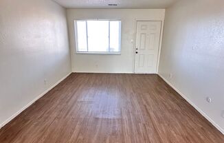 2 beds, 1 bath, 750 sqft, $700, Unit Unit 7