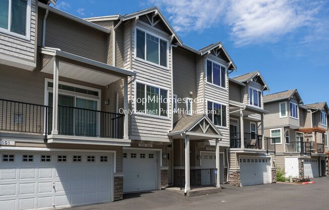 Beautiful, Contemporary Condo In Cedar Mill!