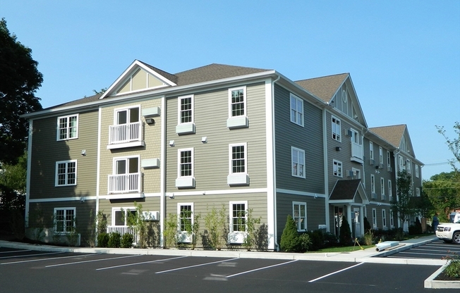 2 beds, 2 baths, 900 sqft, $2,650, Unit 307