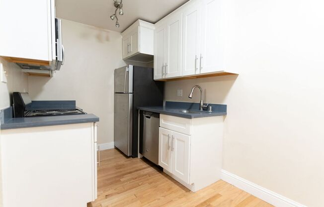 1 bed, 1 bath, $1,695, Unit 212-19