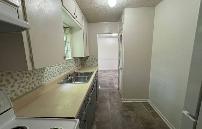 1 bed, 1 bath, 406 sqft, $525, Unit Apt 14