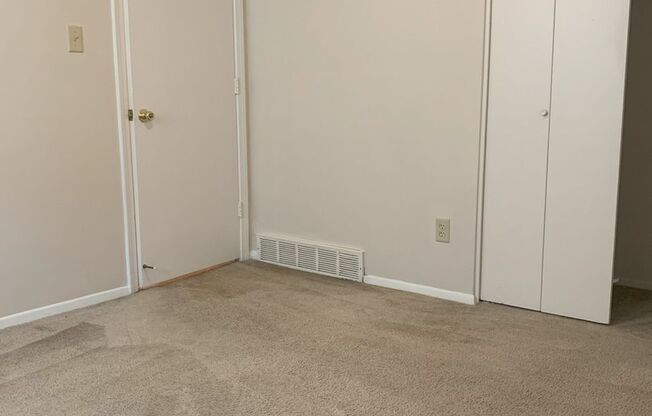 2 beds, 1 bath, 700 sqft, $880, Unit 9022