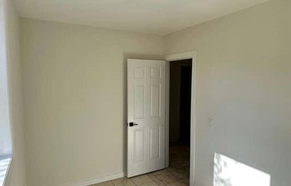 3 beds, 1 bath, $2,800, Unit 1