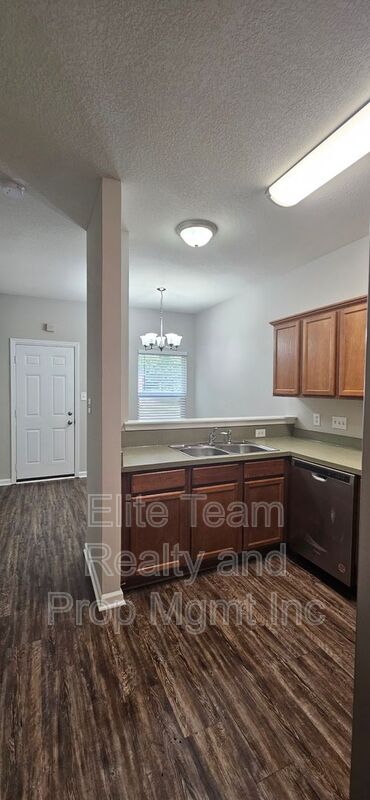 2715 MDW KNL DR