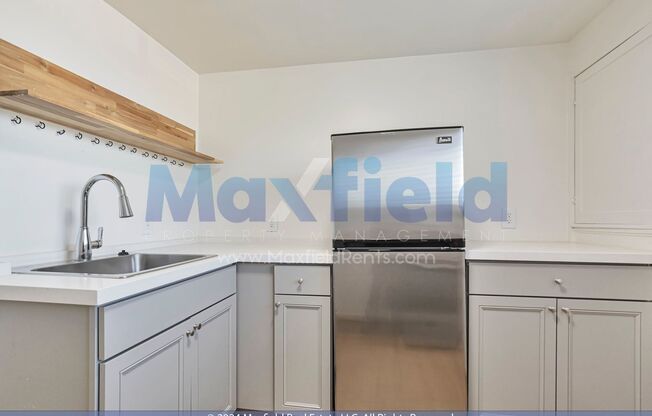 1 bed, 1 bath, $1,000, Unit D