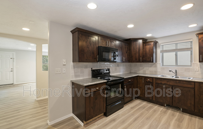 2110 W BRITTANY LN