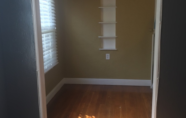 Studio, 1 bath, 550 sqft, $1,450