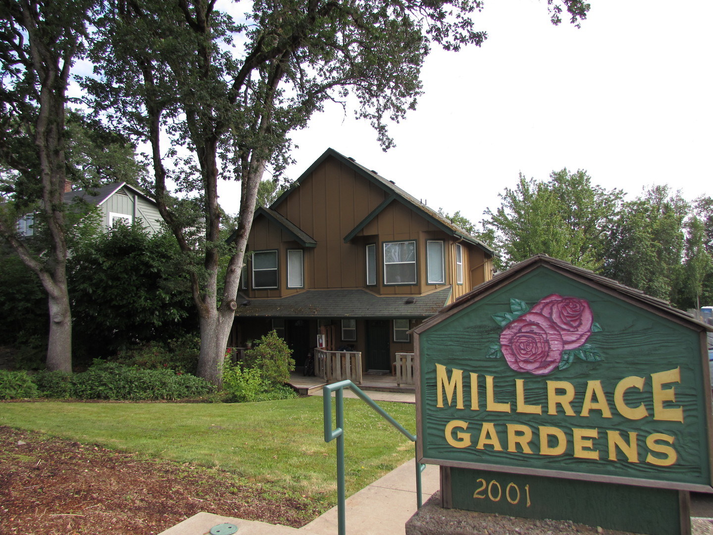 2001 GDN AVE