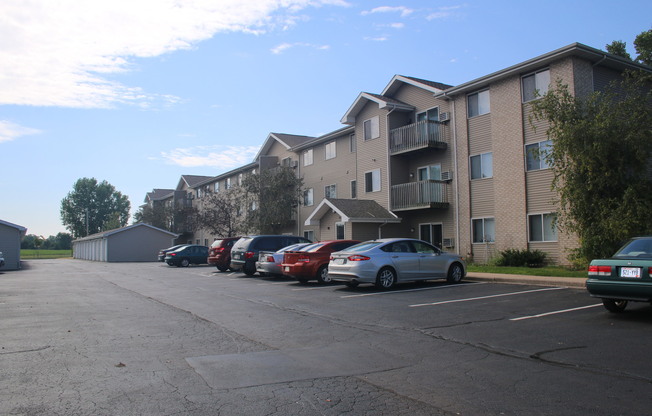 3 beds, 1 bath, 1,150 sqft, $1,195, Unit 304-212